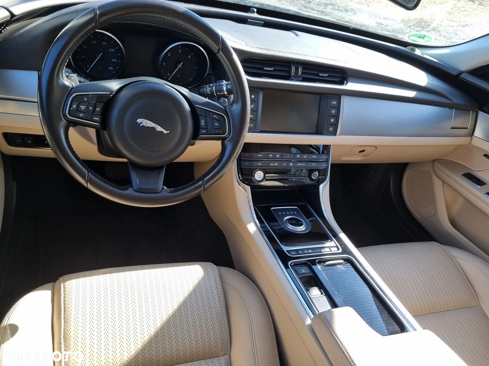 Jaguar XF 3.0 TDV6 Prestige - 11
