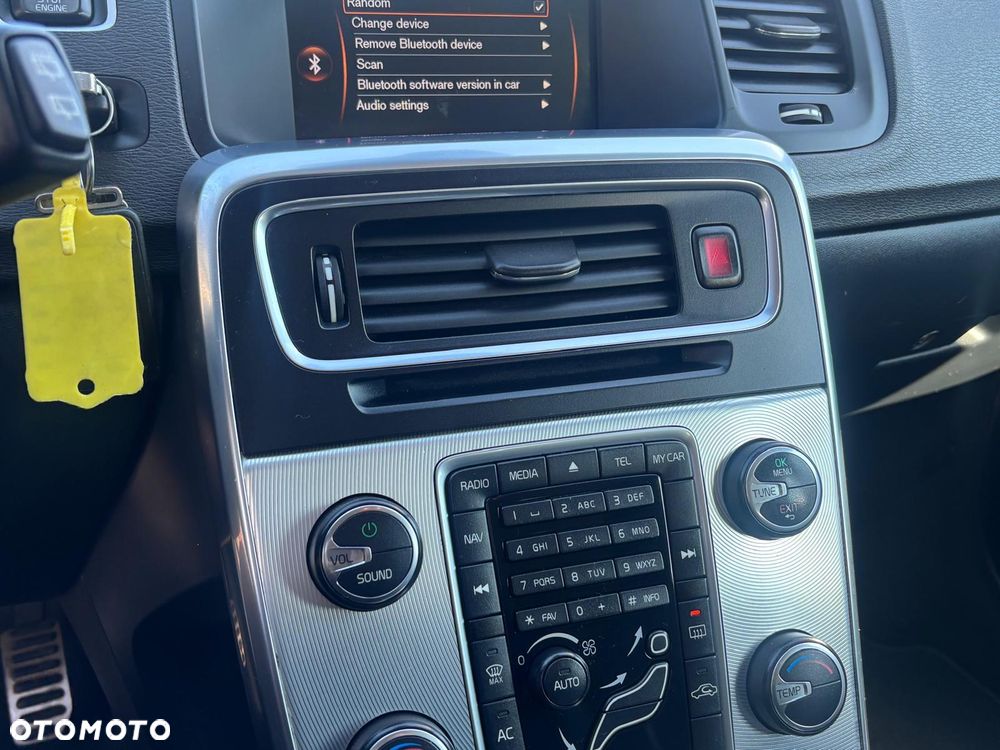 Volvo V60 D3 R-Design - 30