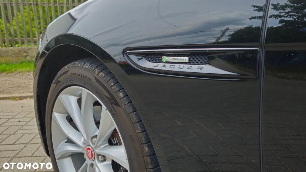 Jaguar XF 2.0 i4D R-Sport - 11