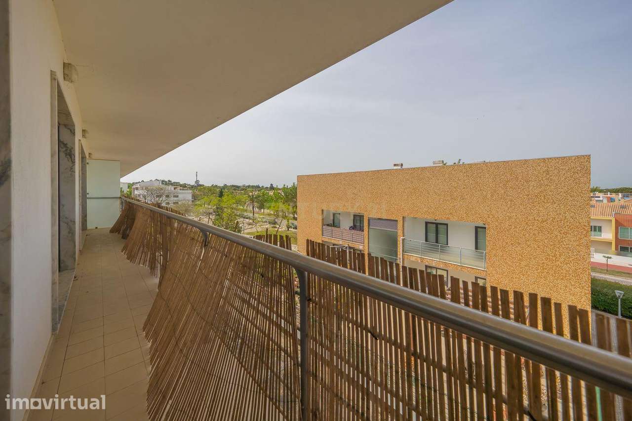 Apartamento T3 com Duas Varandas e Dois Lugares de Estacionamento, na - Grande imagem: 2/60