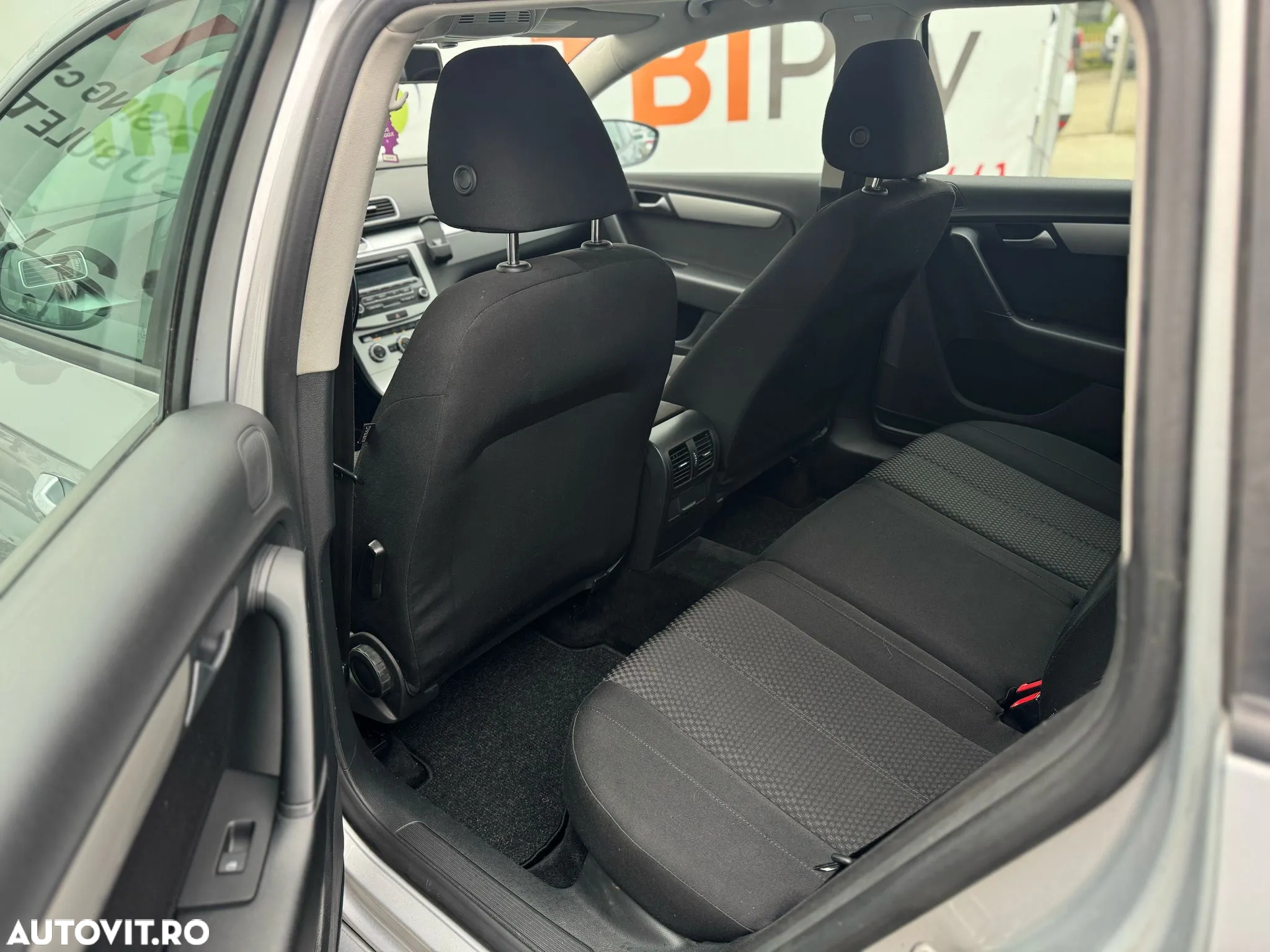 Volkswagen Passat Variant 2.0 TDI Blue TDI Comfortline - 30