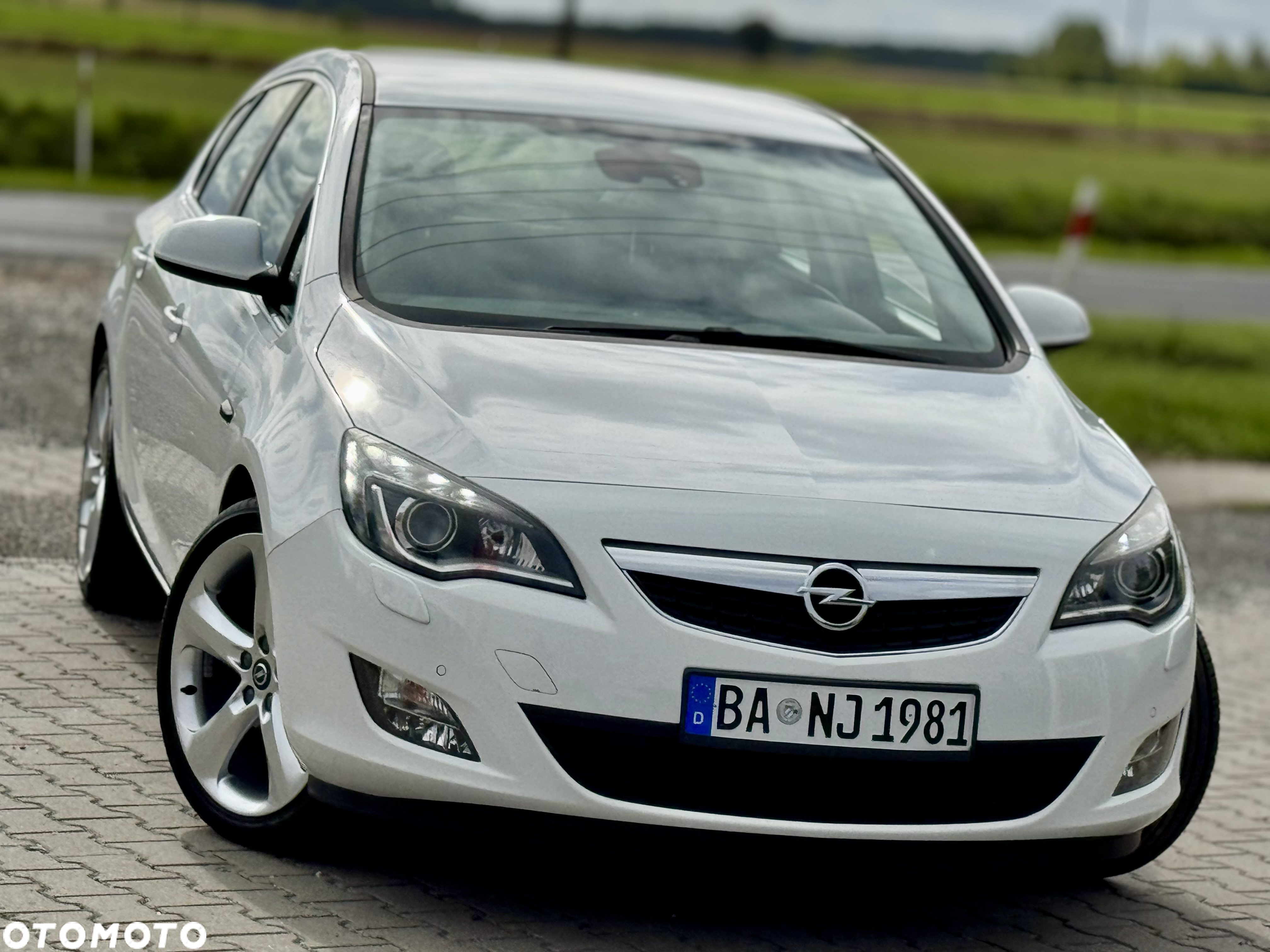 Opel Astra 1.6 Turbo Cosmo - 22
