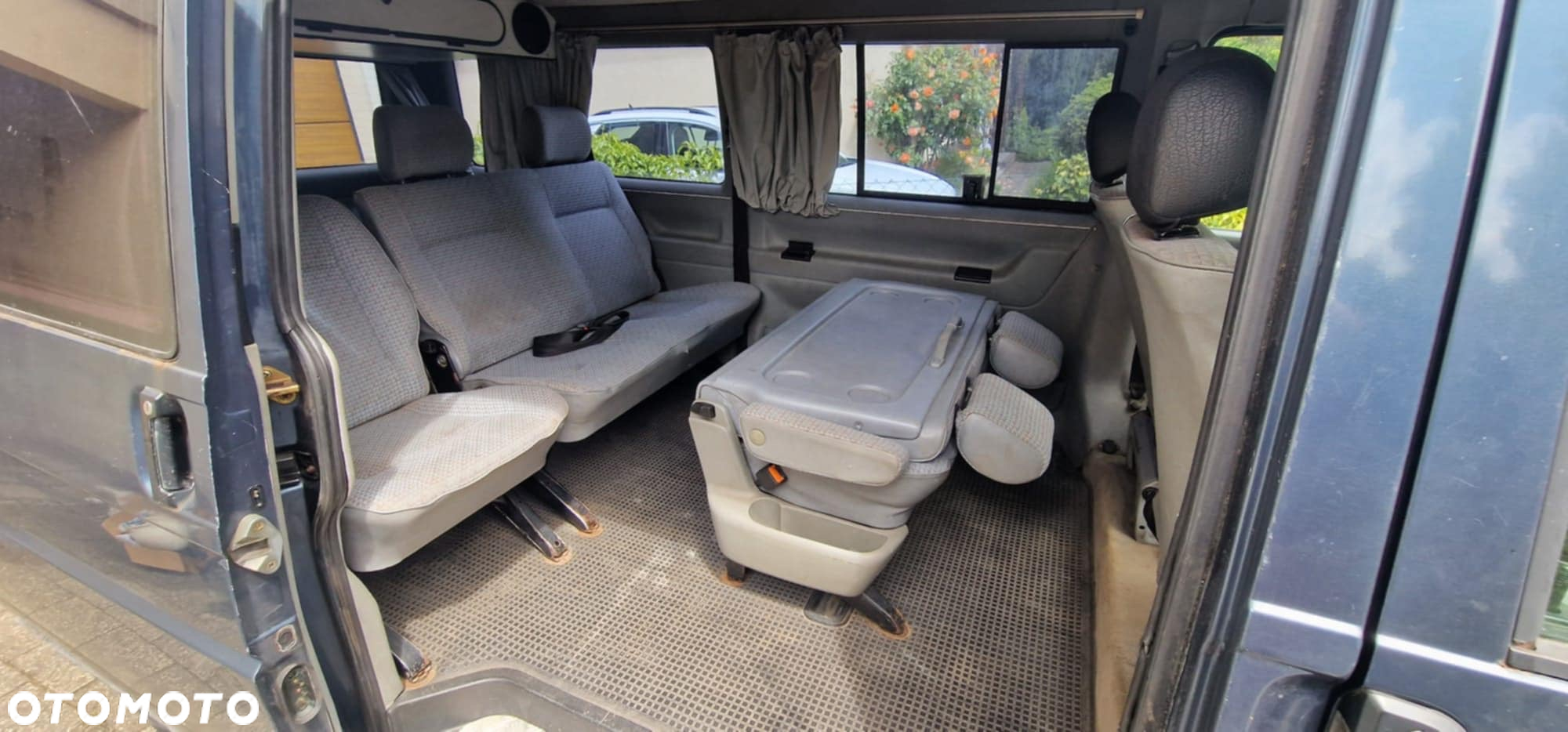 Volkswagen Caravelle - 9