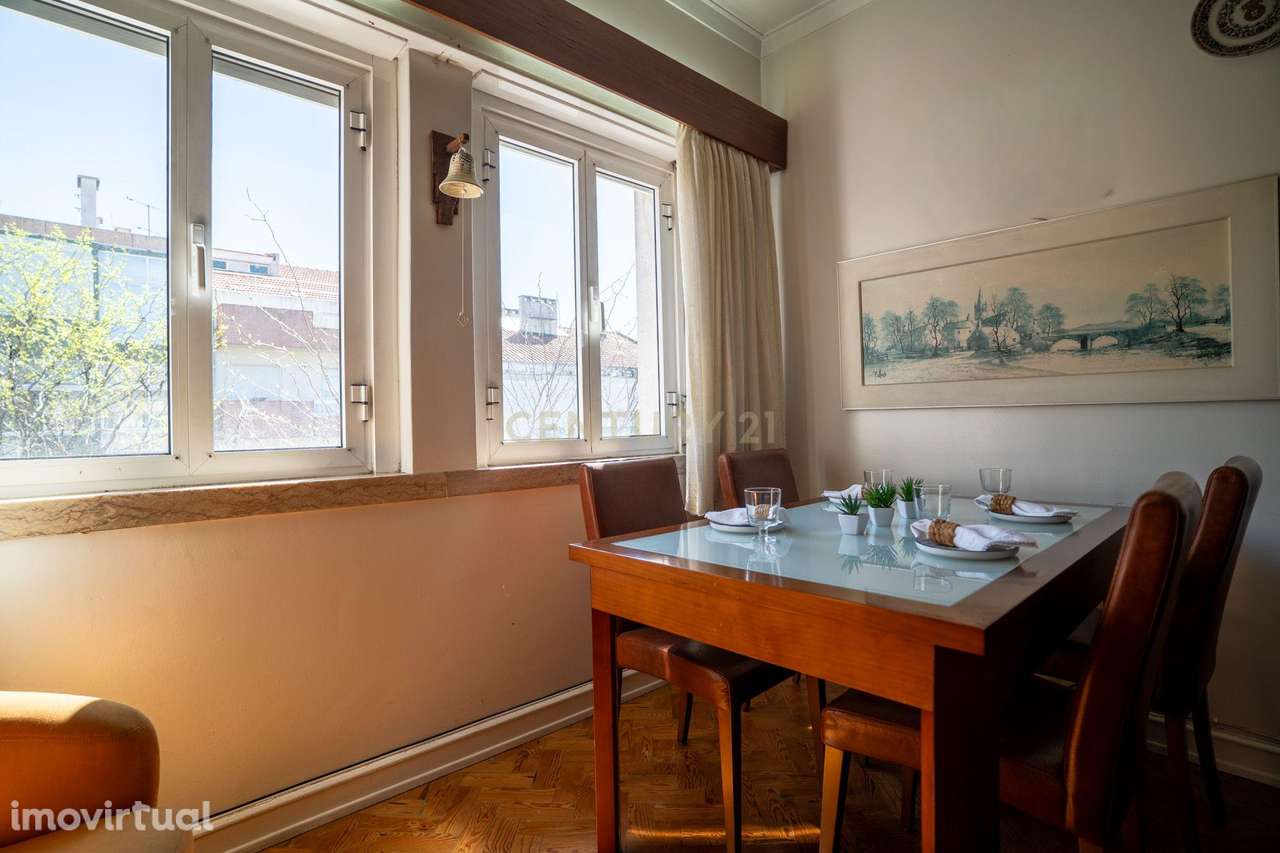 Apartamento T2 com boa exposição solar na Mina de Água, Amadora - Grande imagem: 2/18