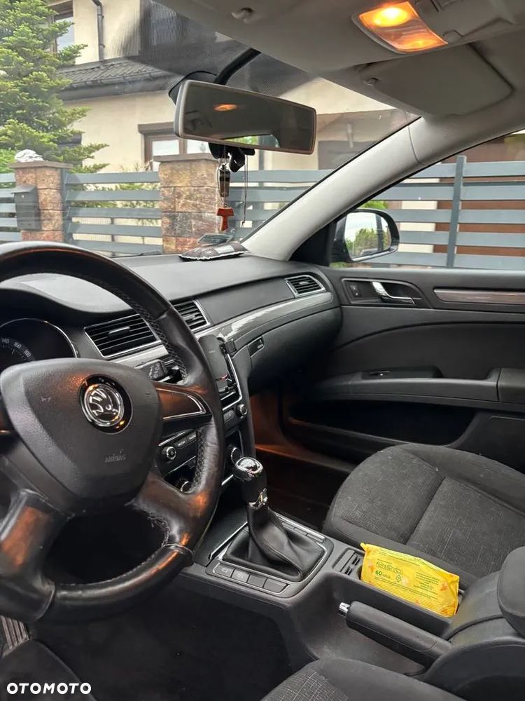 Skoda Superb ver-iii-combi-diesel-active - 9