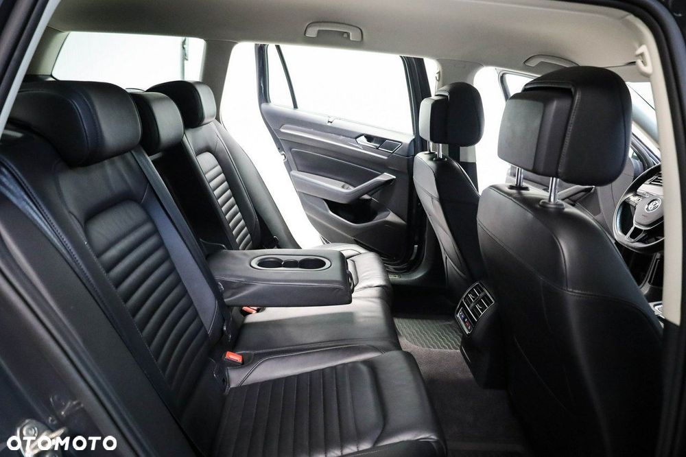 Volkswagen Passat - 26