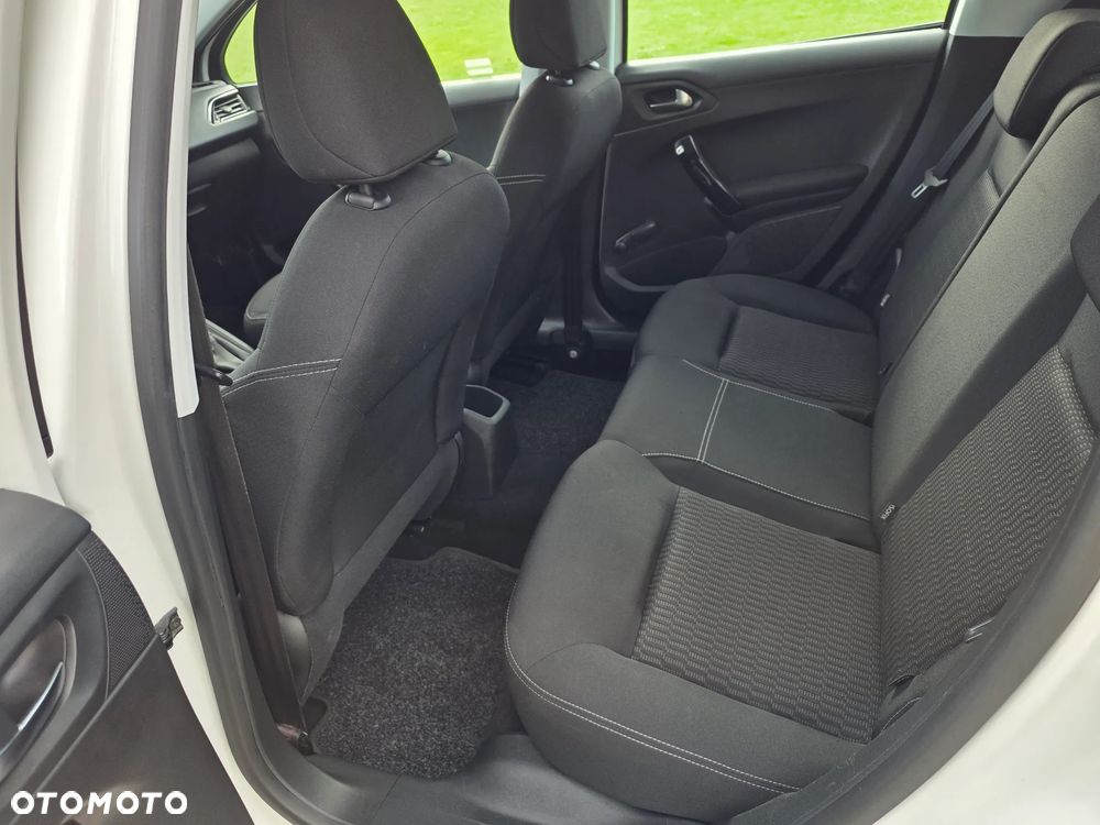 Peugeot 208 BlueHDi 100 Active Pack - 9