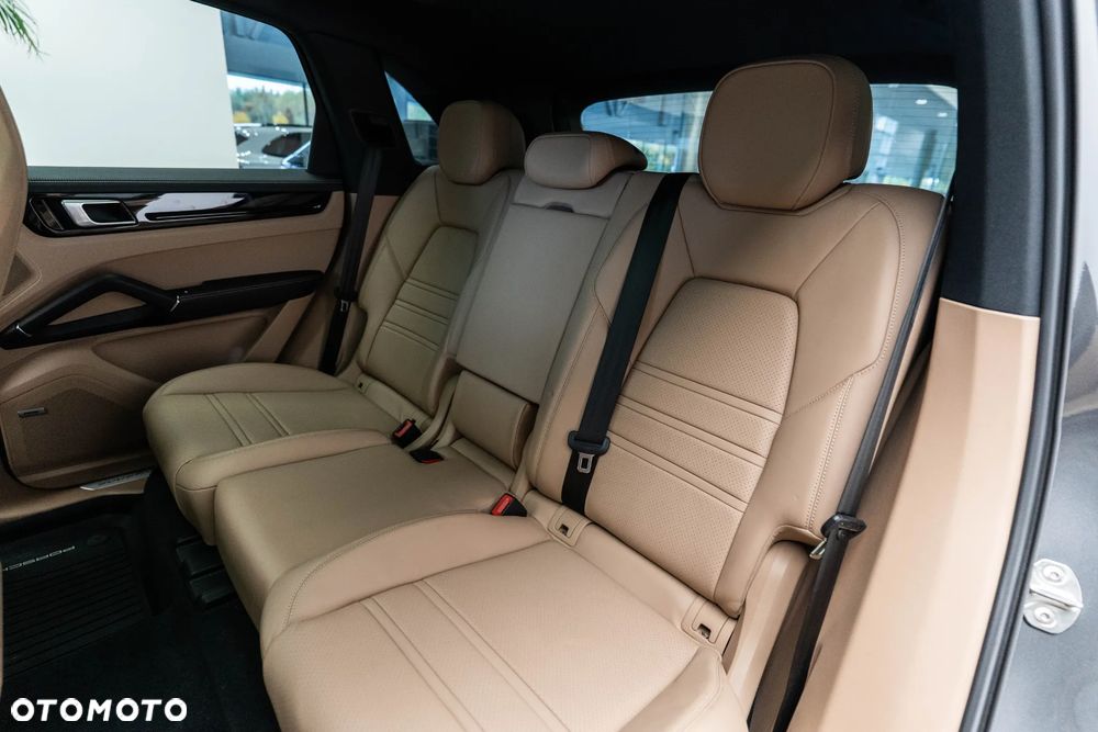 Porsche Cayenne Standard - 35