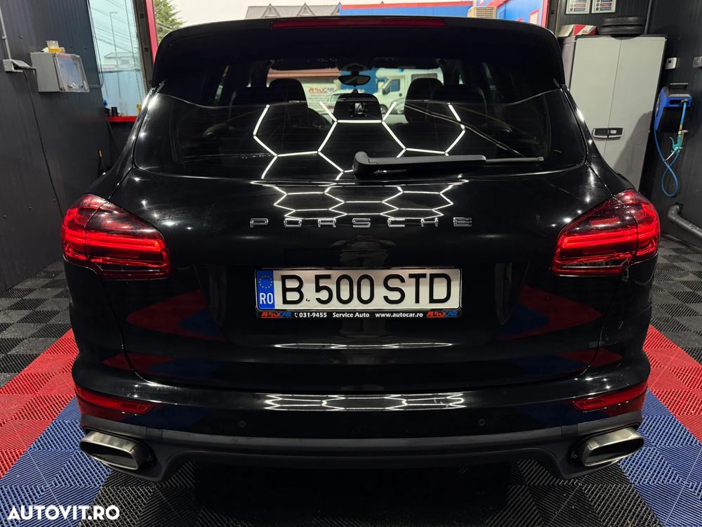 Porsche Cayenne 3.0 L - 3