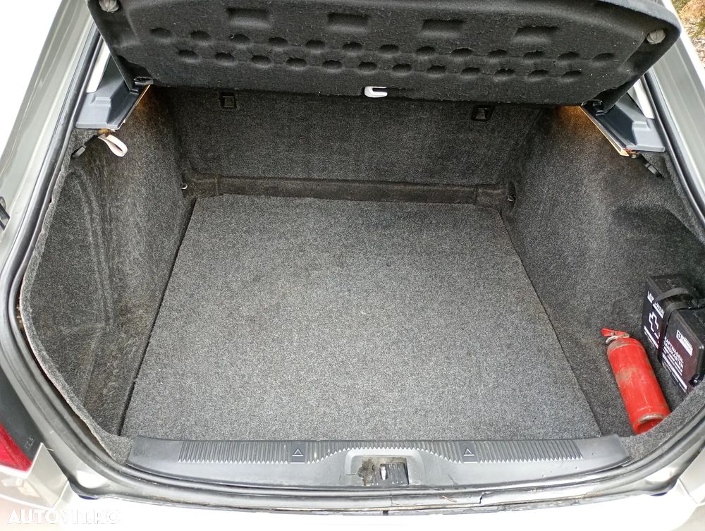 Skoda Octavia 1.6 MPI Ambiente - 16