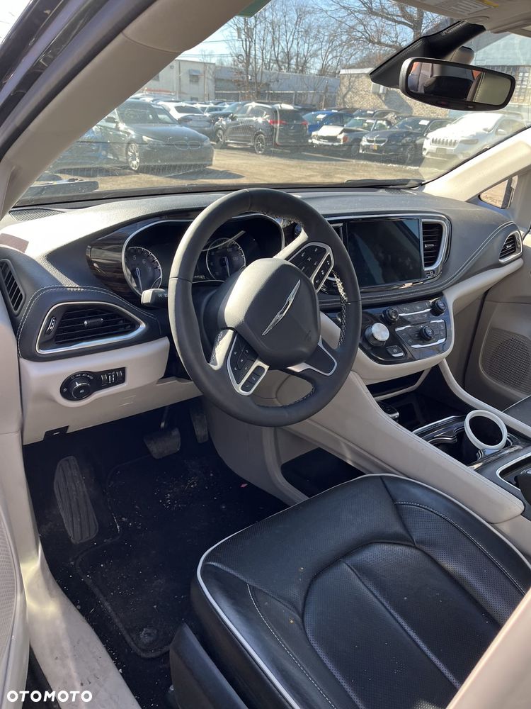 Chrysler Pacifica - 10