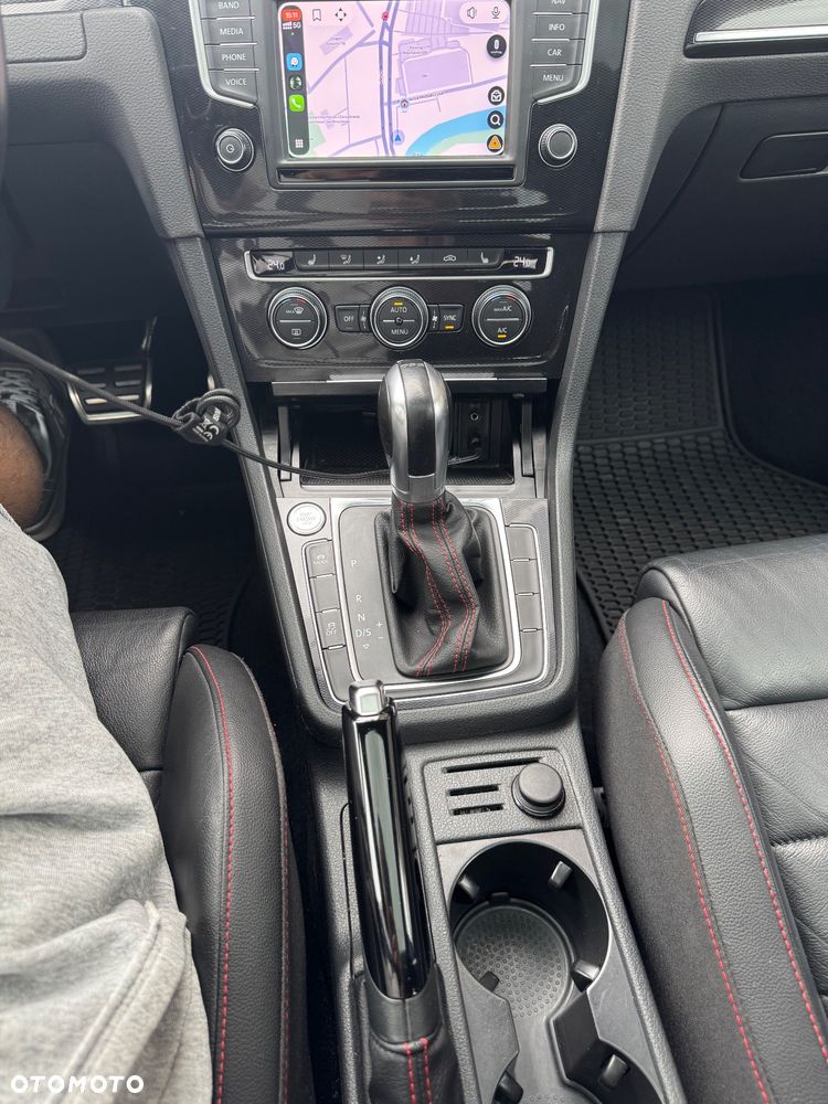 Volkswagen Golf - 11