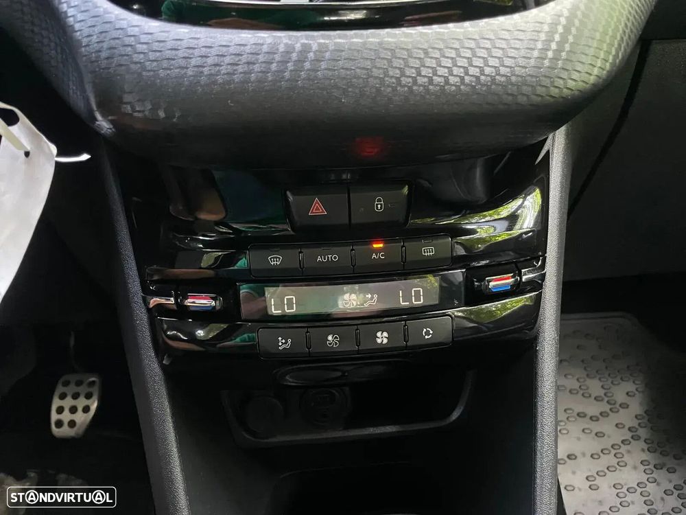 Peugeot 2008 1.2 PureTech GT Line - 29