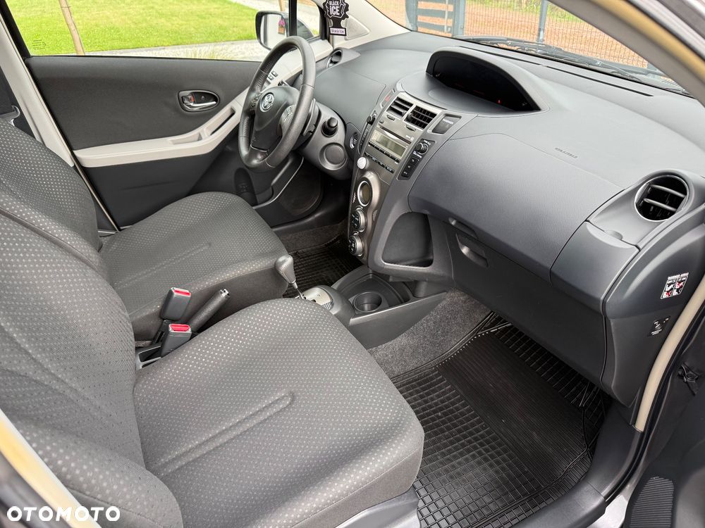 Toyota Yaris - 24