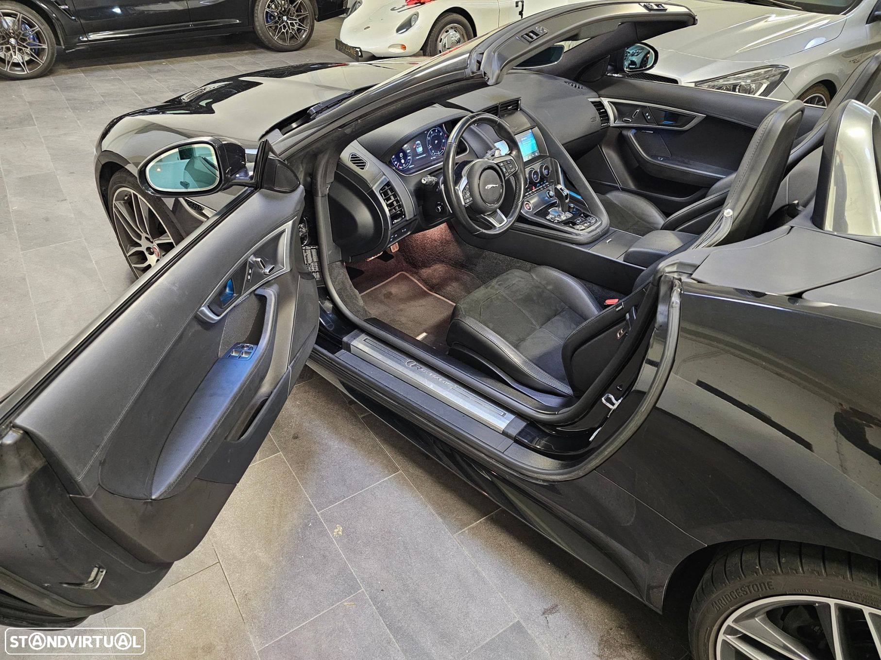 Jaguar F-Type 2.0 i4 R-Dynamic Black - 19