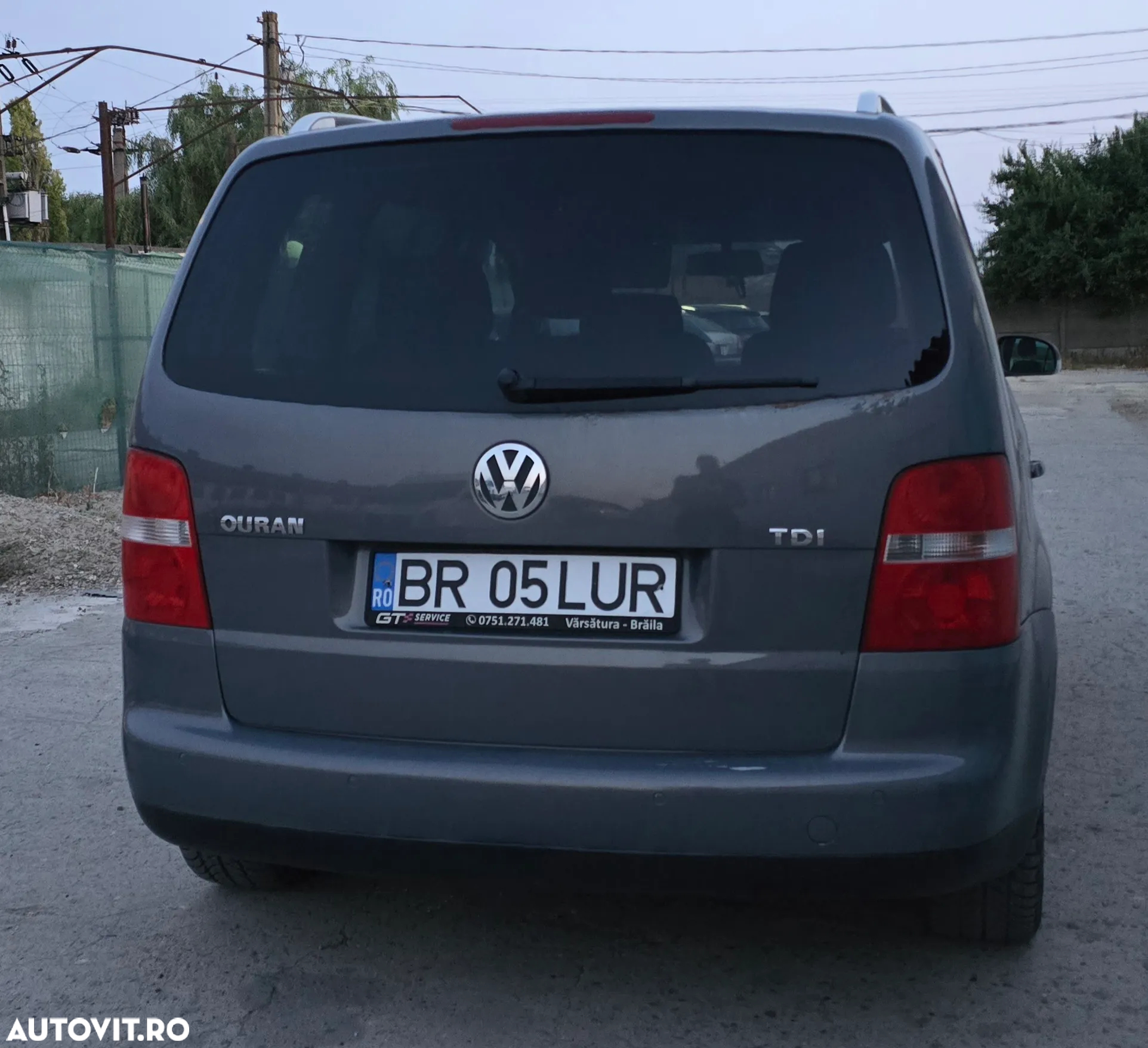 Volkswagen Touran 1.9TDI Highline DSG - 3
