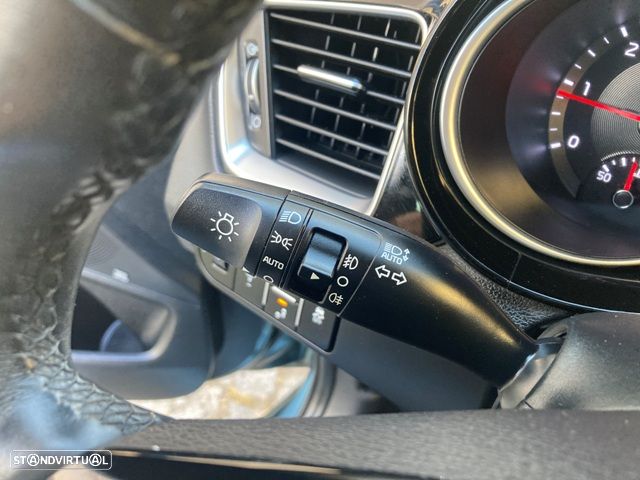 Kia Ceed 1.6 CRDi ECO-Dynamics+ (48V Mild-Hybrid) Platinum Edition - 21