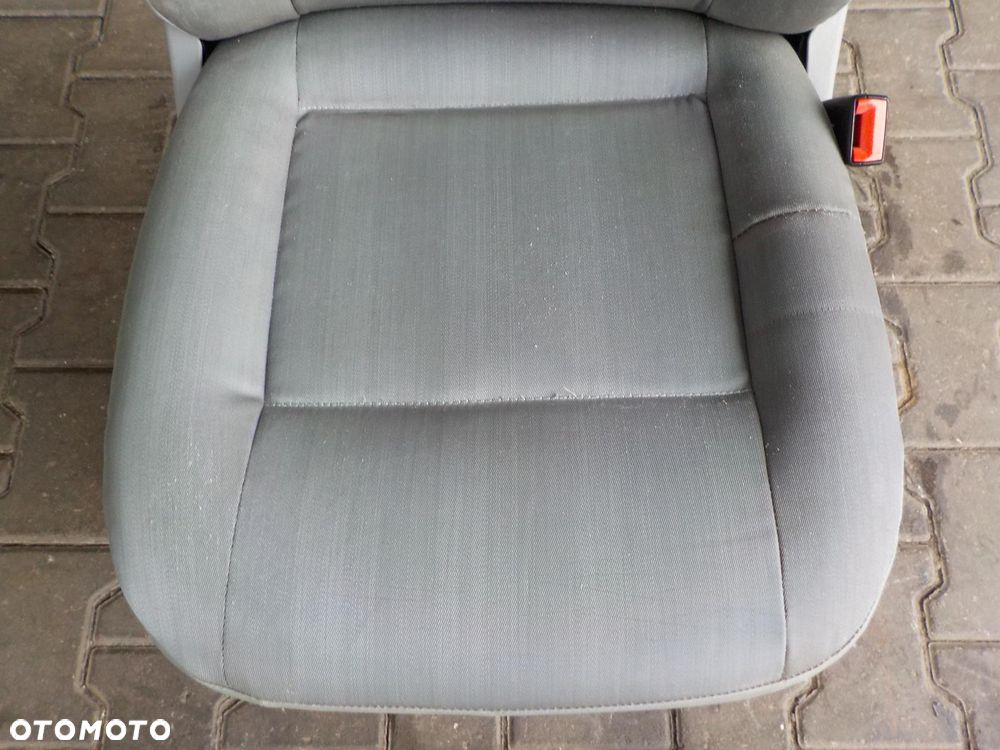 VW T5 LIFT T6 FOTEL PRAWY PASAŻERA Z PODSTAWĄ - 2