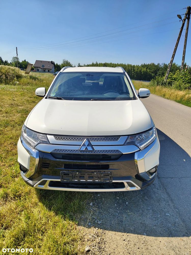 Mitsubishi Outlander - 2