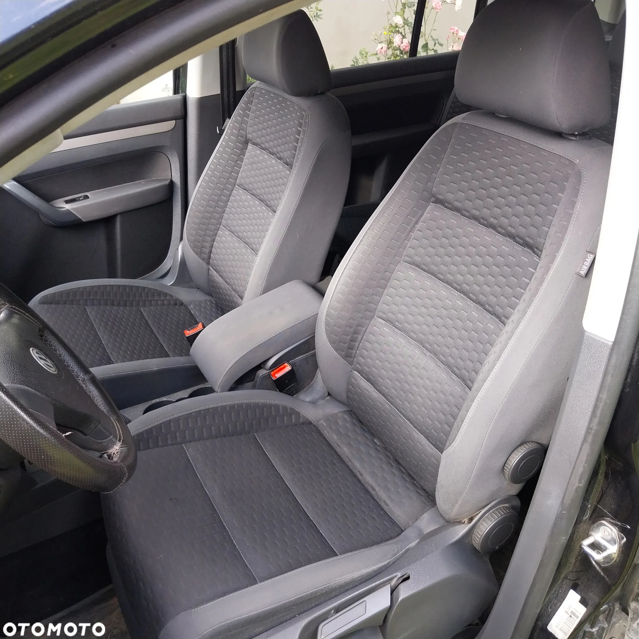 Volkswagen Touran - 12