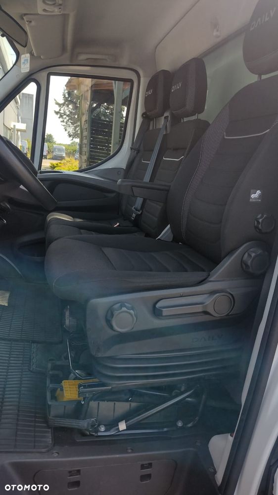 Iveco DAILY 35S18 3.0 180KM KONTENER WINDA 750kg 8EP - 11