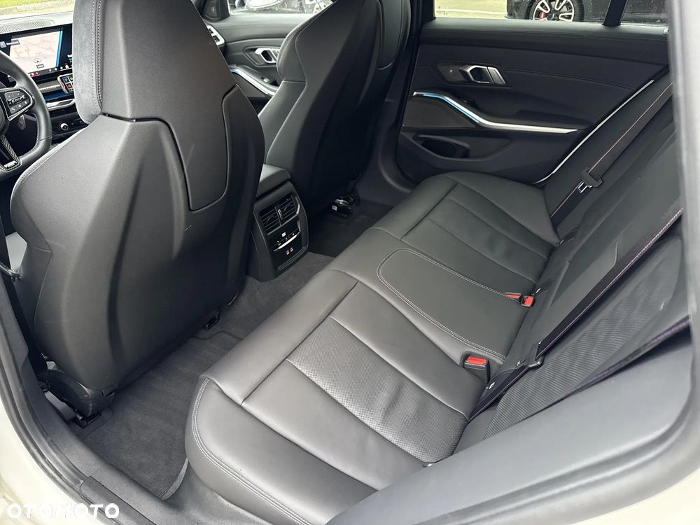 BMW M3 Competition xDrive sport - 35
