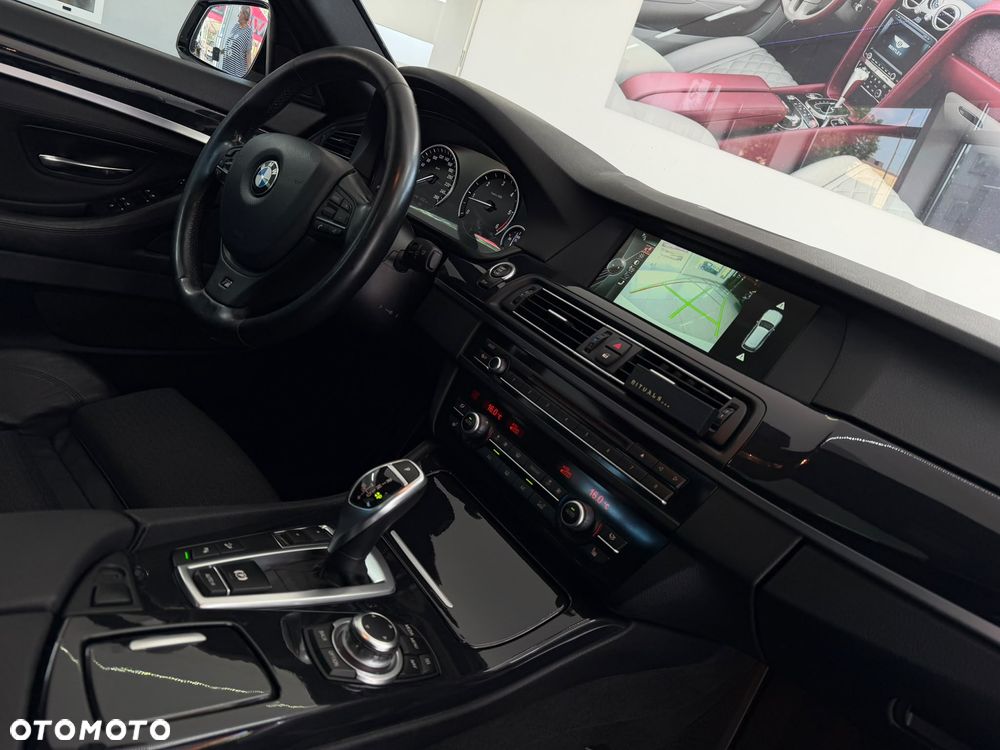 BMW Seria 5 525d xDrive - 15