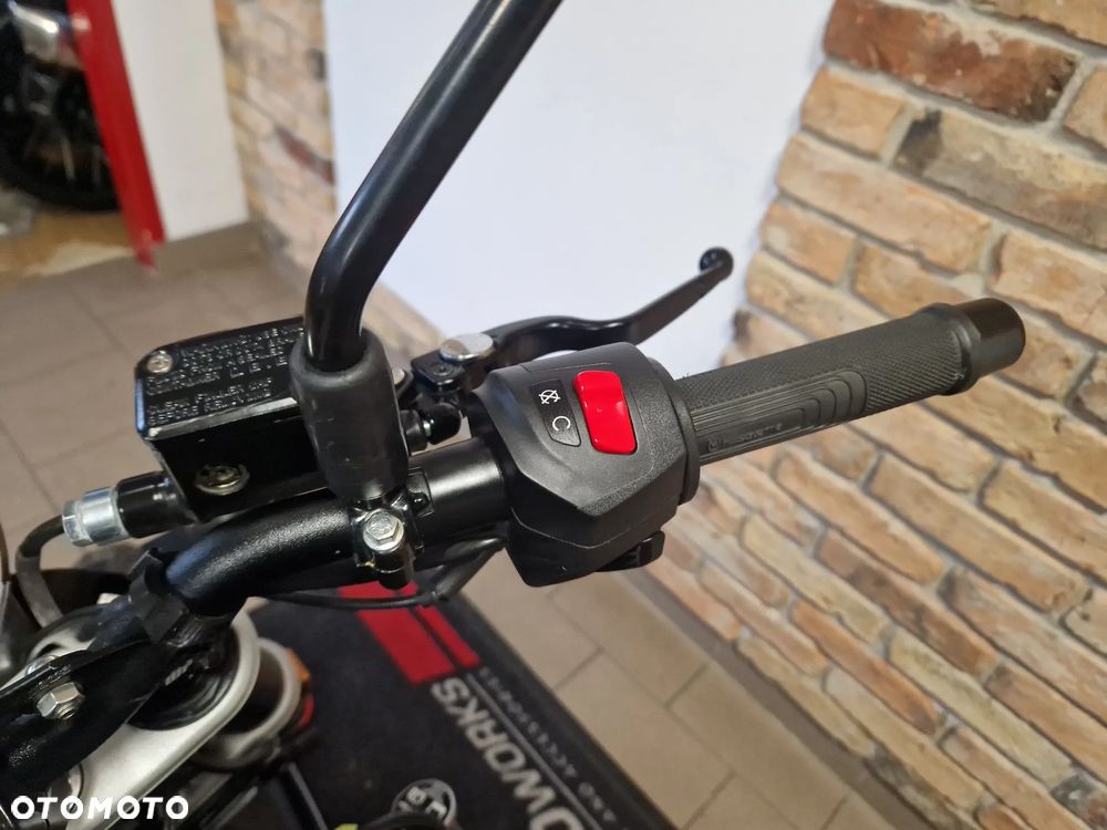 Husqvarna Svartpilen - 23