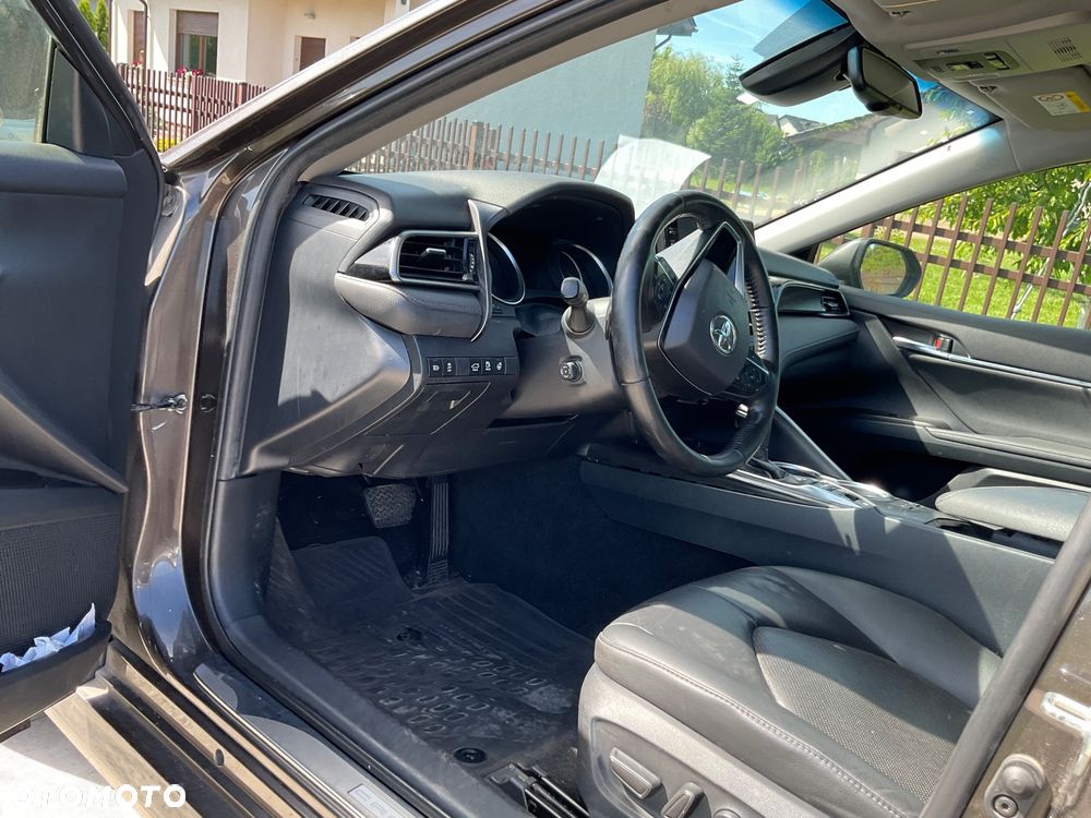 Toyota Camry Executive - 17