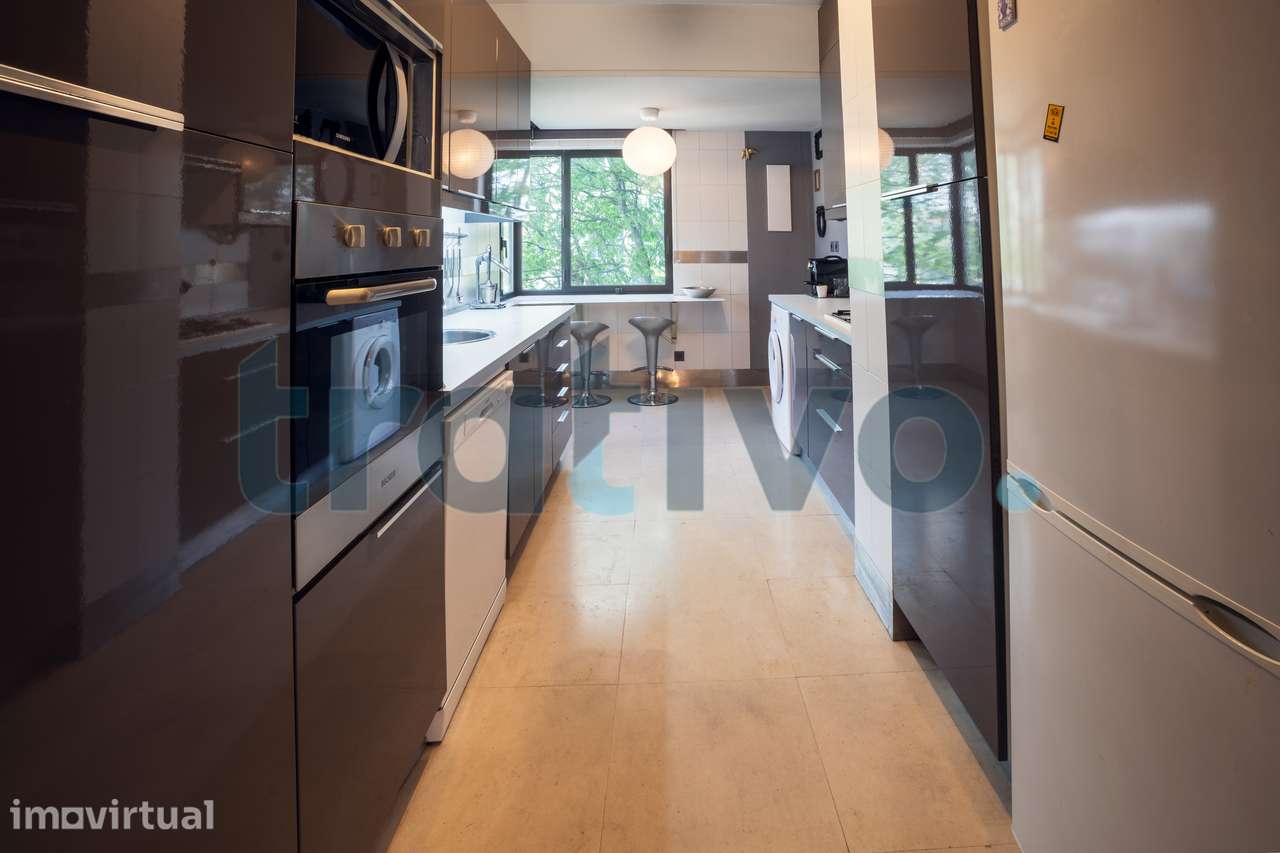 Vende-se apartamento T3 condomínio privado Rua Virgílio Correia Lisboa - Grande imagem: 4/25