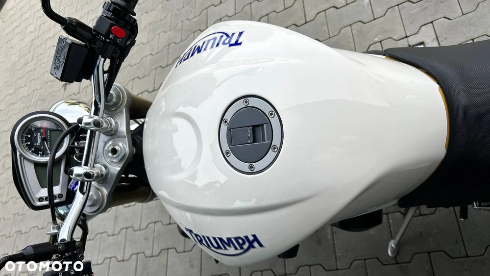 Triumph Street Triple - 12