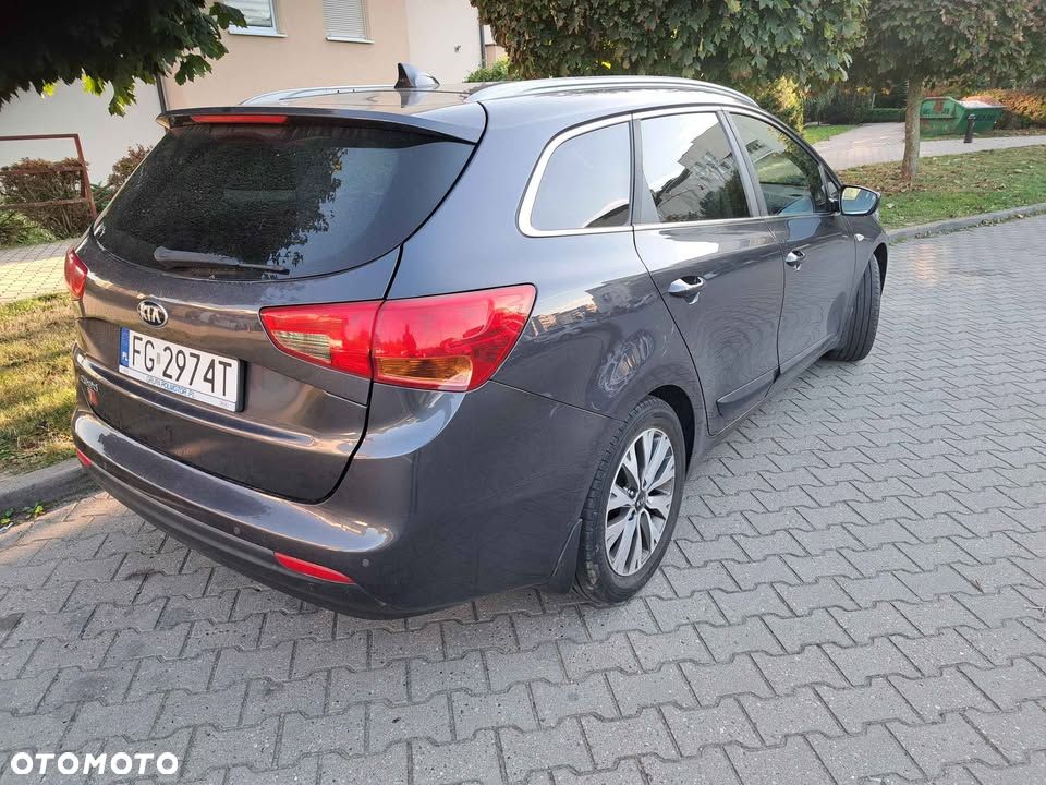 Kia Ceed - 10