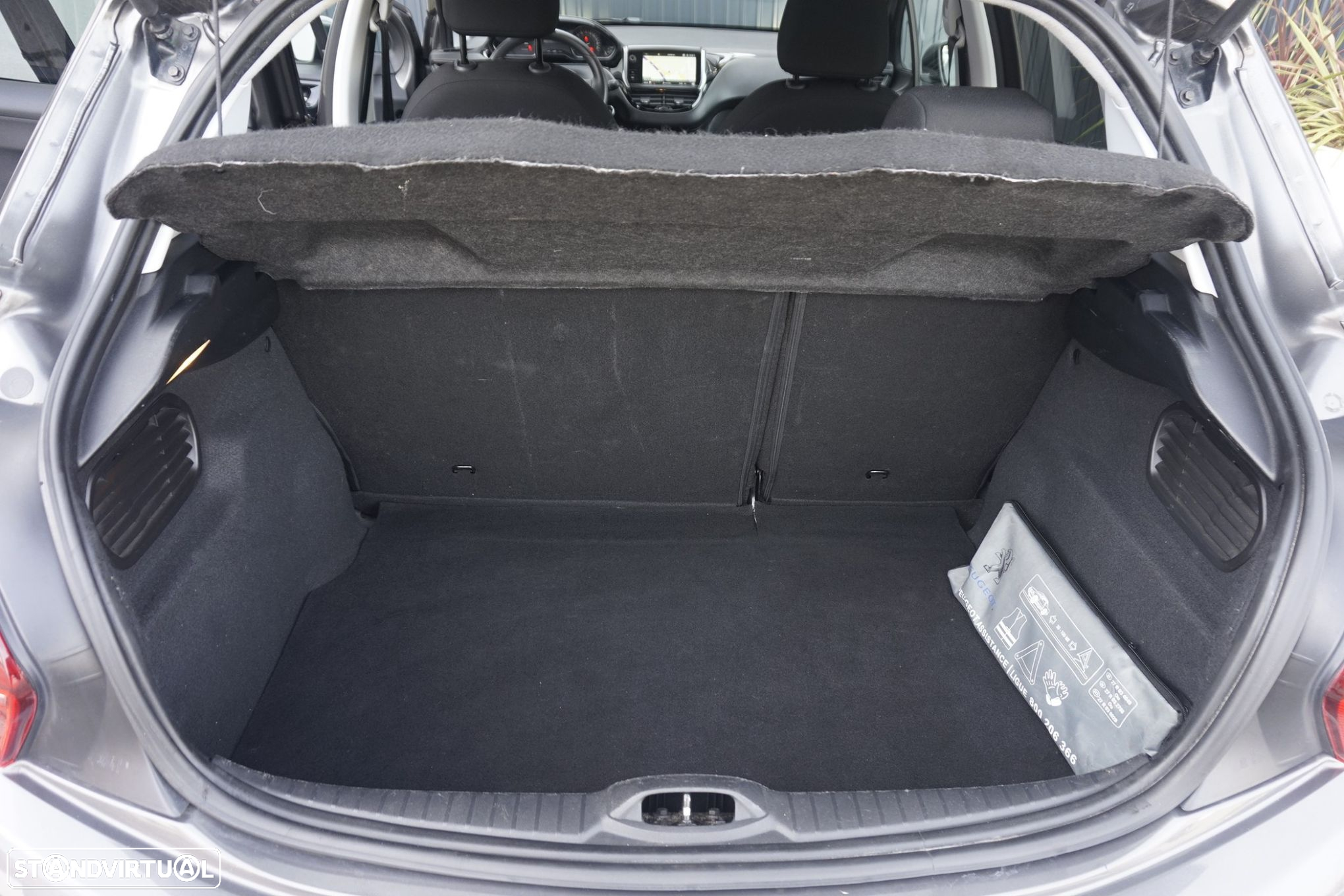 Peugeot 208 1.2 PureTech Signature - 21