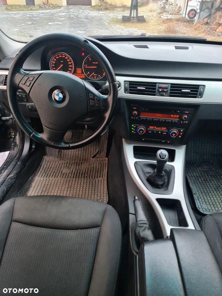 BMW Seria 3 318d - 4