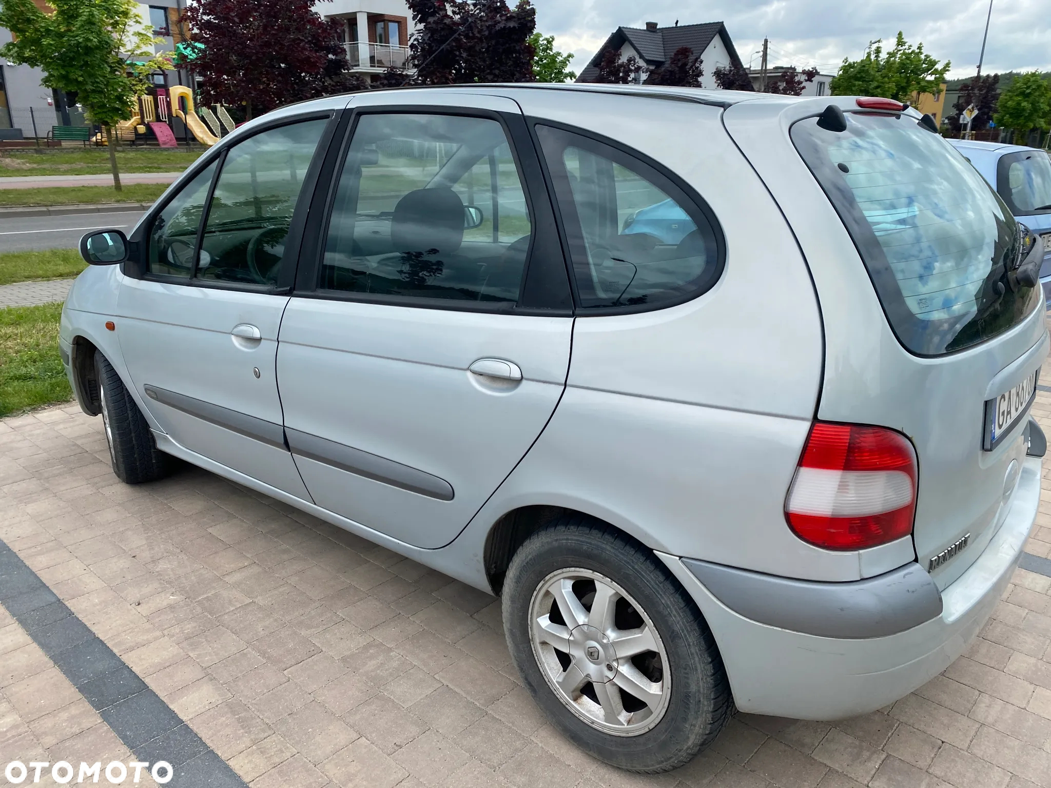 Renault Scenic 1.9 dCi Authentique - 10