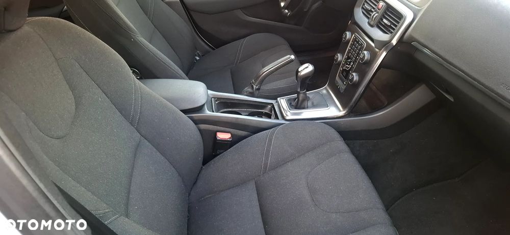 Volvo V40 D4 Kinetic - 13