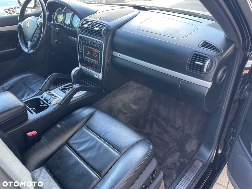 Porsche Cayenne Turbo - 11