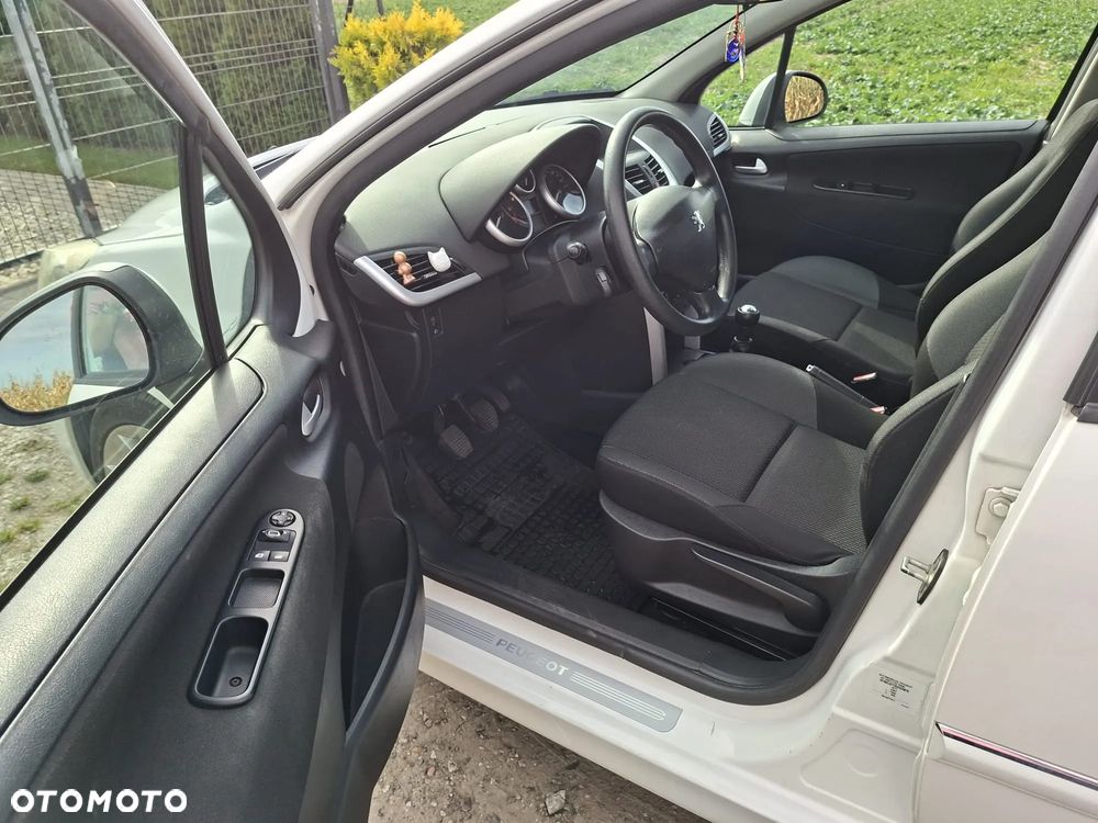 Peugeot 207 - 16
