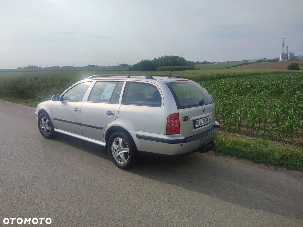 Skoda Octavia 1.6 Ambiente - 3