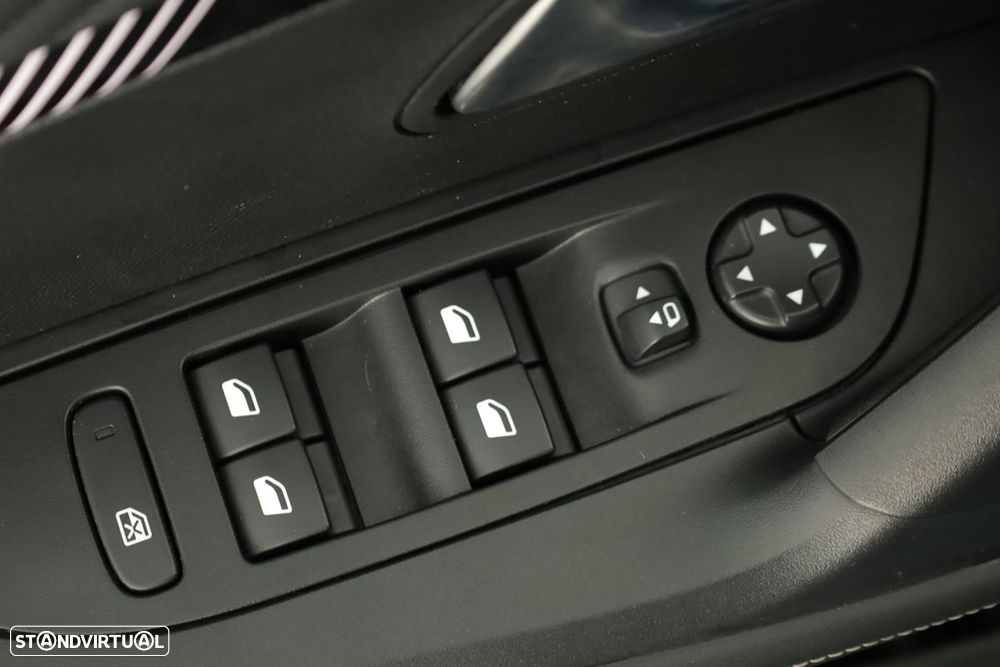 Peugeot 2008 1.2 PureTech Allure - 21