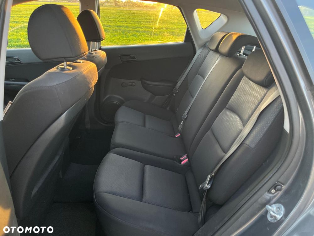 Hyundai i30 1.4 Base + - 37