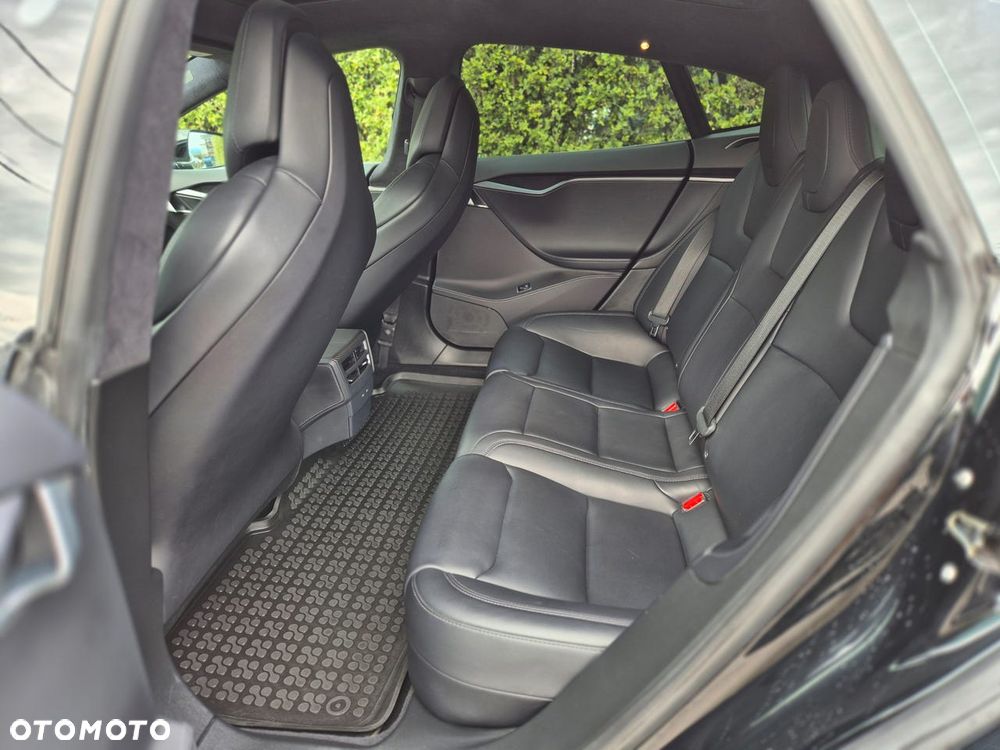 Tesla Model S - 11