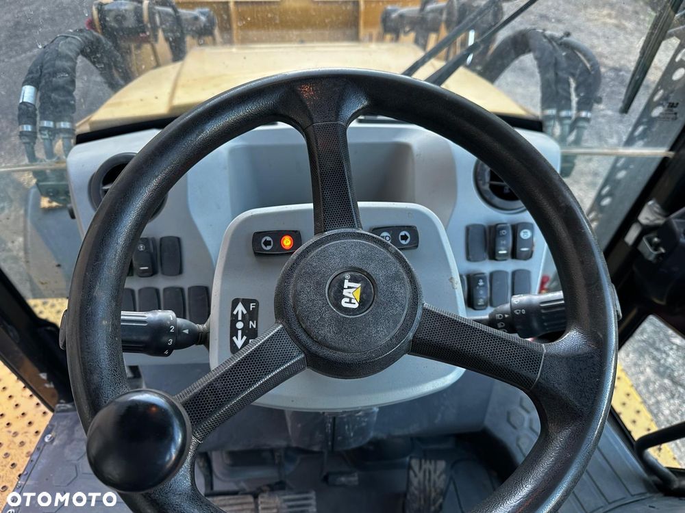 Caterpillar CAT 432F2 - 10