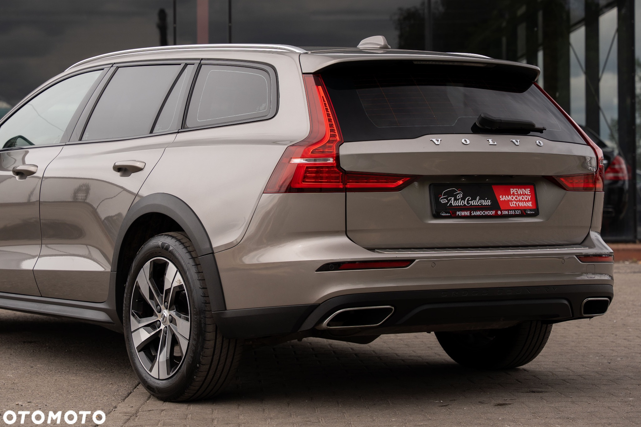 Volvo V60 Cross Country D4 AWD Geartronic Pro - 12