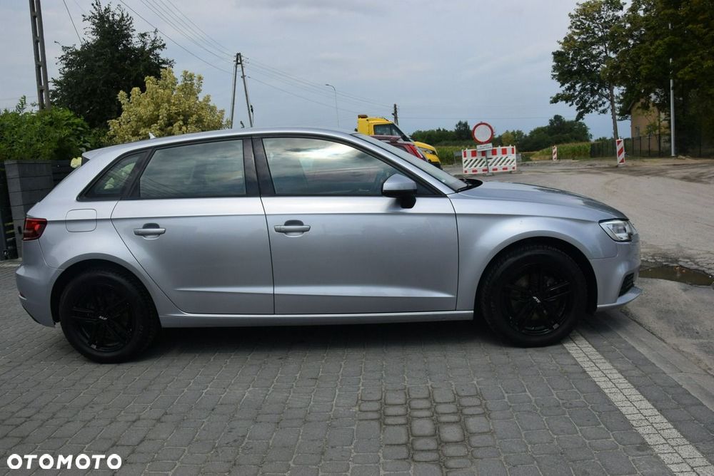 Audi A3 Sportback 1.0 TFSI design - 10