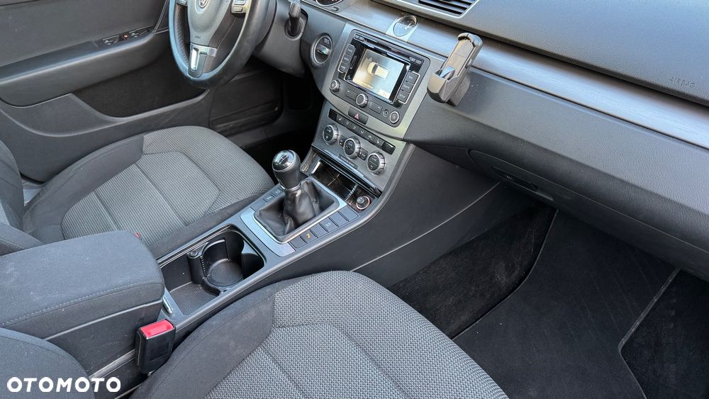 Volkswagen Passat 1.6 TDI DPF BlueMotion Technology Highline - 12