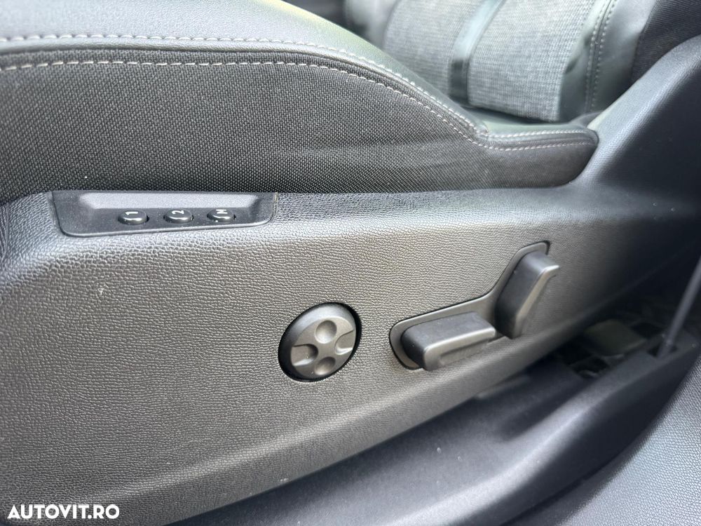 Peugeot 3008 PureTech 130 Stop & Start GPF EAT8 Allure Business-Paket - 33