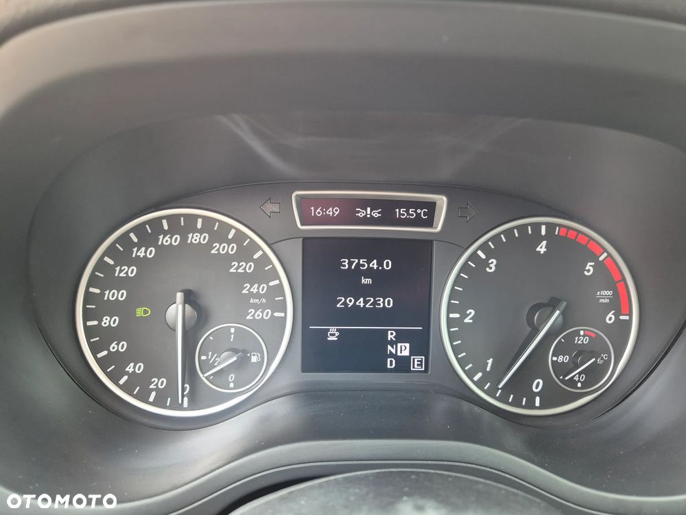 Mercedes-Benz Klasa B 180 CDI (BlueEFFICIENCY) 7G-DCT - 32