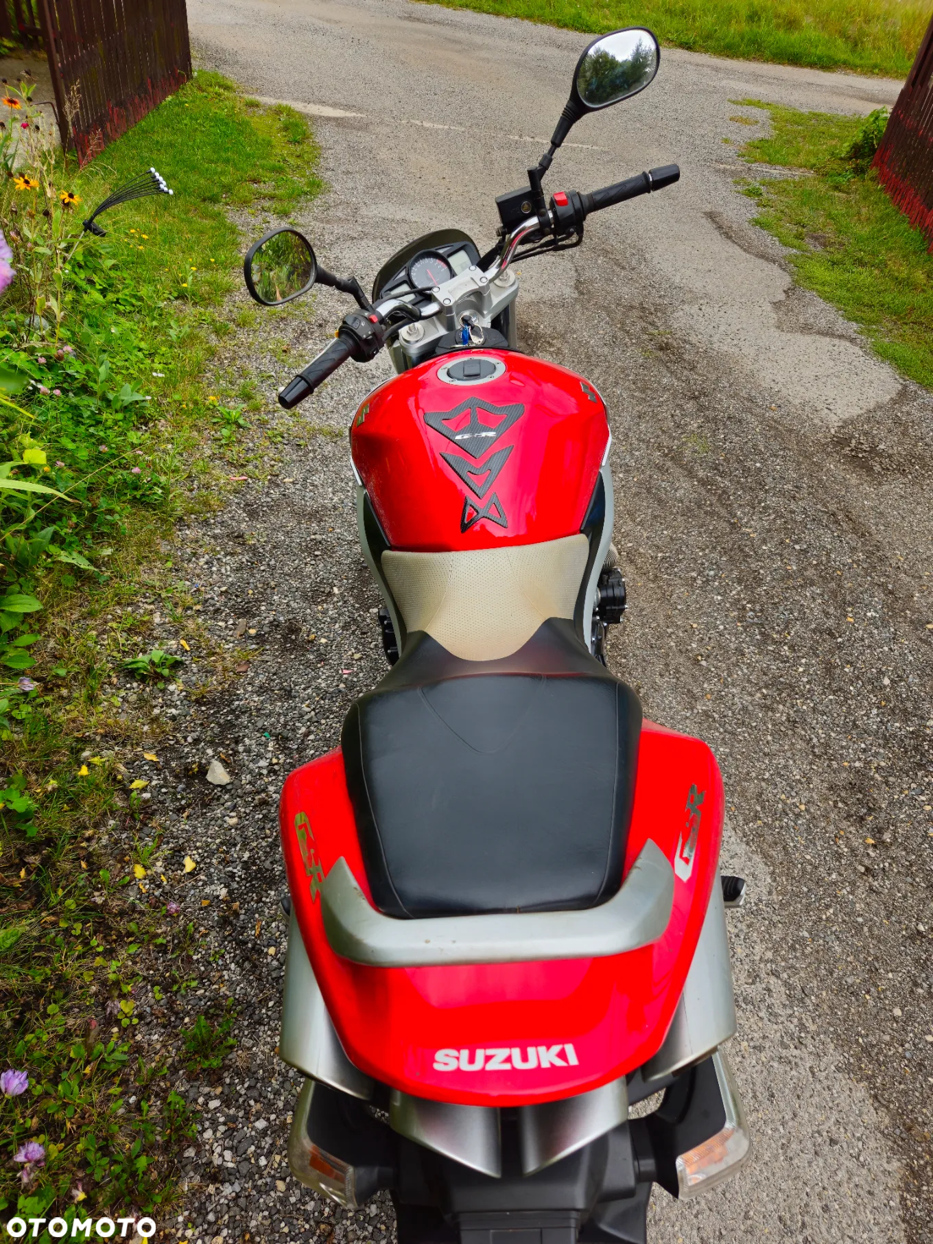 Suzuki GSR - 3