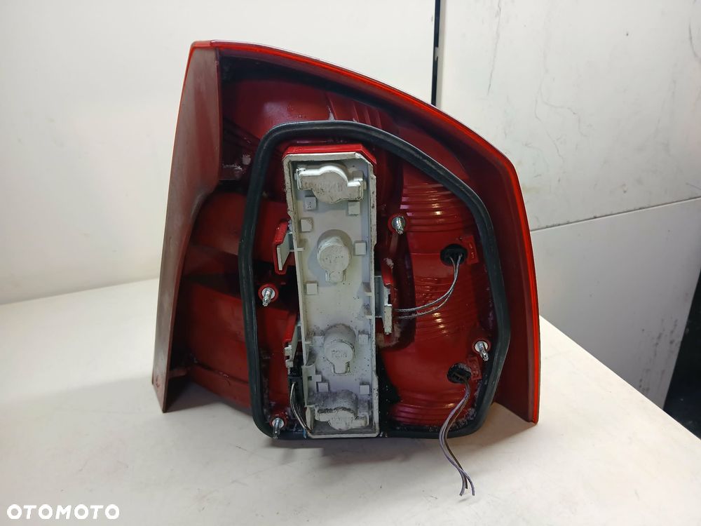 Skoda Octavia II Lampa tylna prawa, lewa. - 3